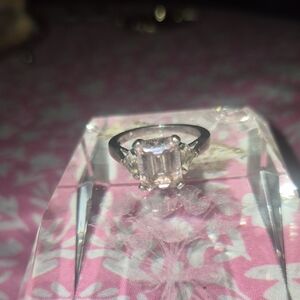 Elegant Silver Ring with Clear Gemstone